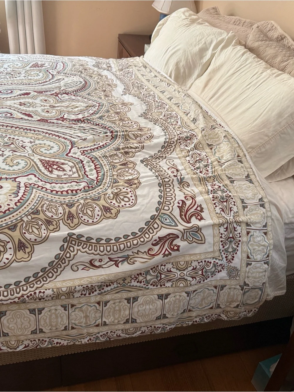 Bella Lux Cream Paisley Medallion Duvet cover with matching pillowcases